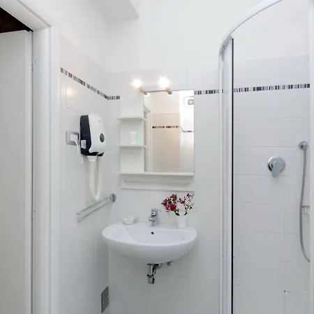 I Pini Di - & 2* Rome